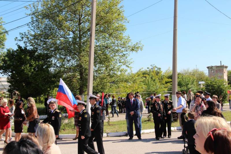 torzhestvennaya_chastj_prohozhdenie_lichnogo_sostava_garnizona_koncert_09_05_2016_05_web_05